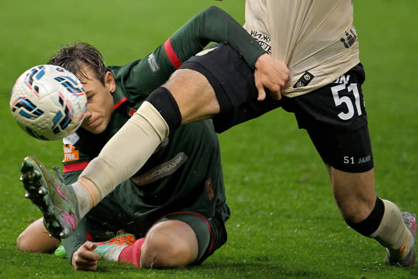 Момент матча между командами «Локомотив» и «Рубин»