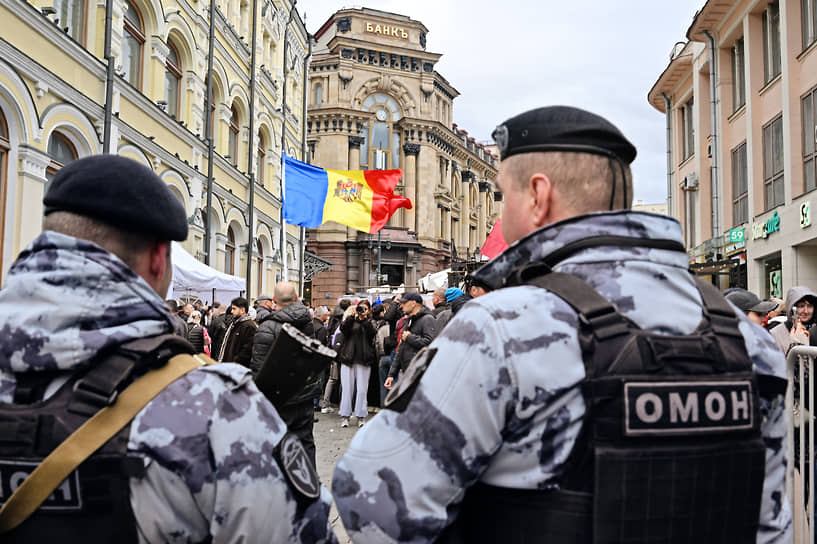Правопорядок обеспечивали сотрудники ОМОНа