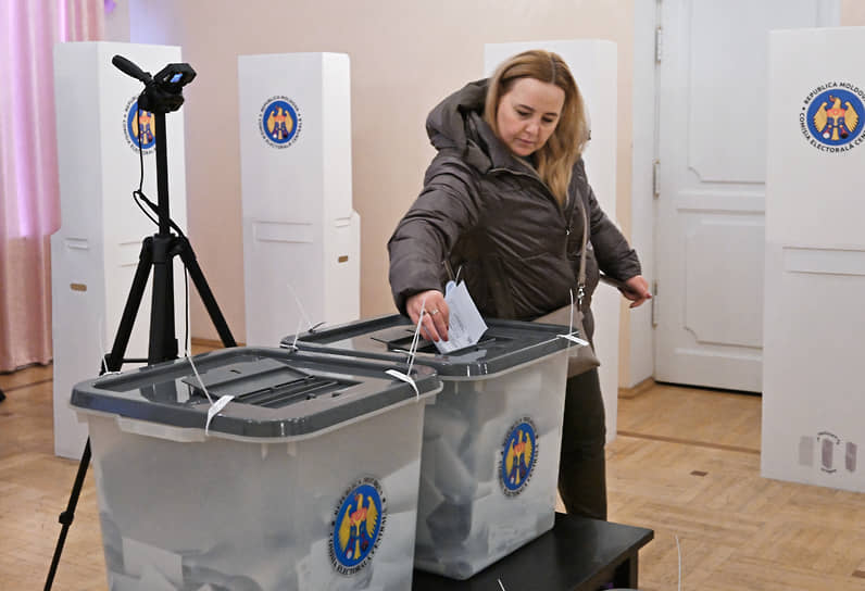 Голосование на избирательном участке