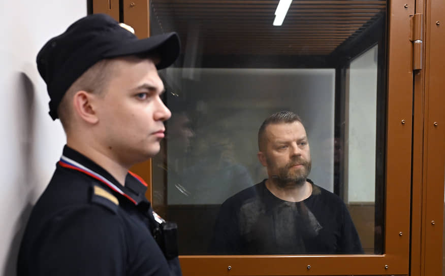 Бывший руководитель ГВСУ по спецобъектам Андрей Белков (справа)