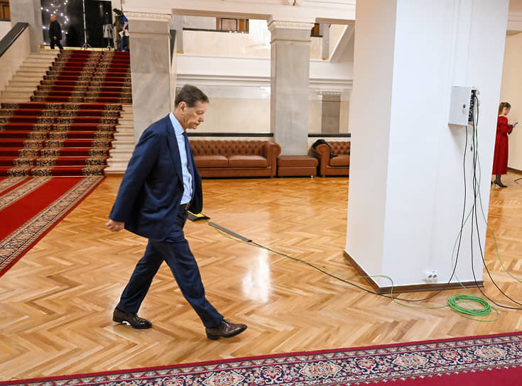 Первый зампред Госдумы Александр Жуков после заседания