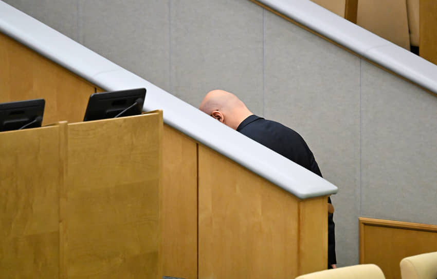Депутат во время заседания