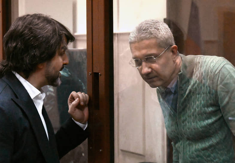 Бывший заместитель министра обороны России Тимур Иванов (справа) 