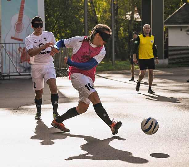 Мастер-класс по игре в слепой футбол