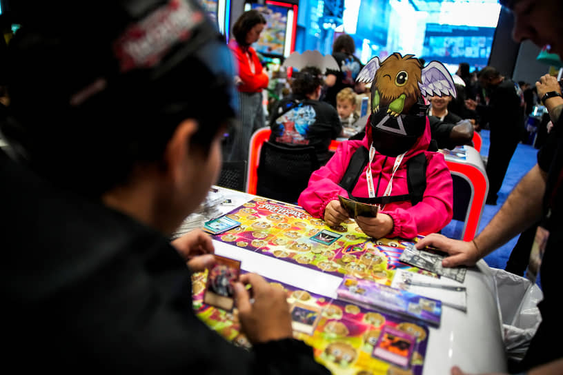 Посетители играют в настольные игры