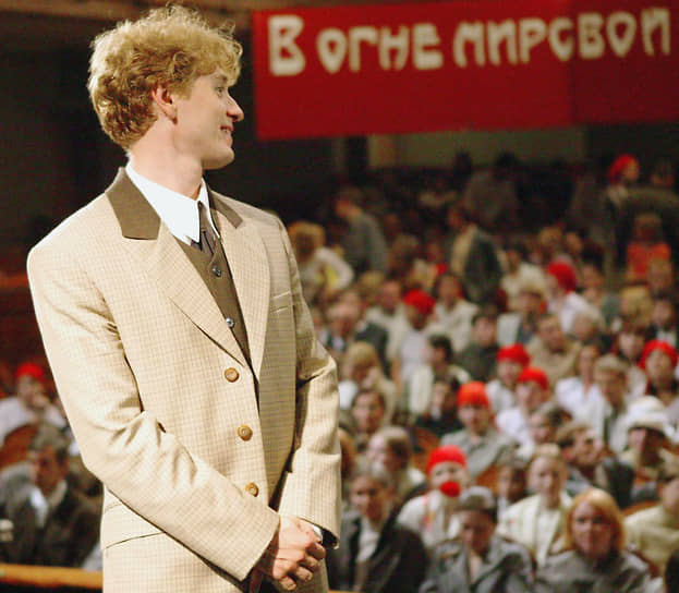 В роли поэта Сергея Есенина в телесериале «Есенин», 2004 год (реж. Игорь Зайцев)