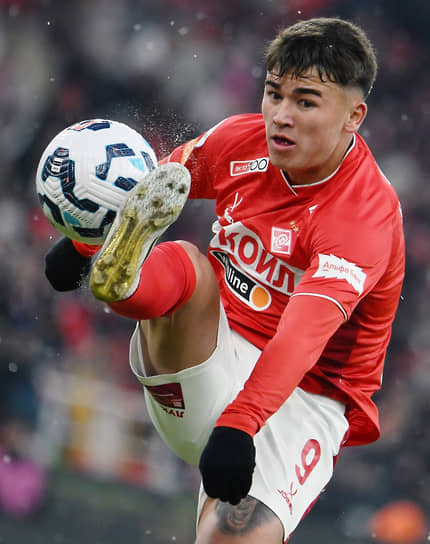 5.  Манфред Угальде (Коста-Рика). Нападающий выступает за «Спартак». Текущая рыночная стоимость игрока — €15 млн