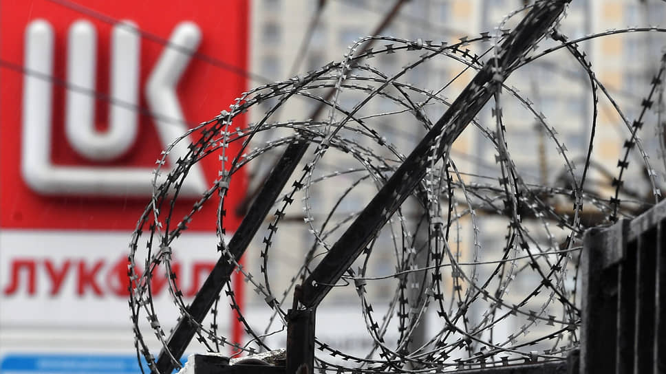 Банки, энергетика, туризм: что вошло в 19-й пакет санкций ЕС против России