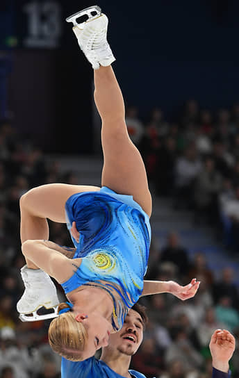 Анастасия Мухортова и Дмитрий Евгеньев выступают с произвольной программой