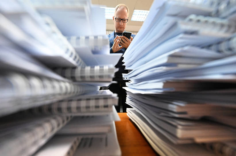 Стопки с текстом бюджета России на 2026-2028 годы