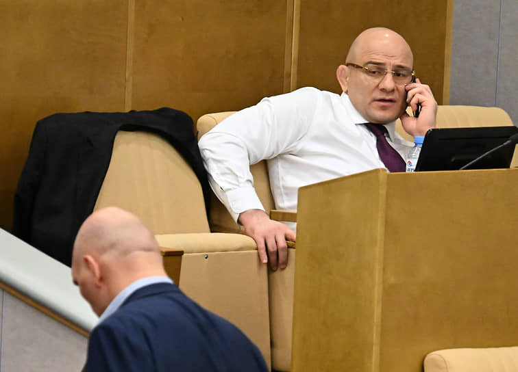 Депутат Николай Валуев (слева) и депутат Артур Таймазов