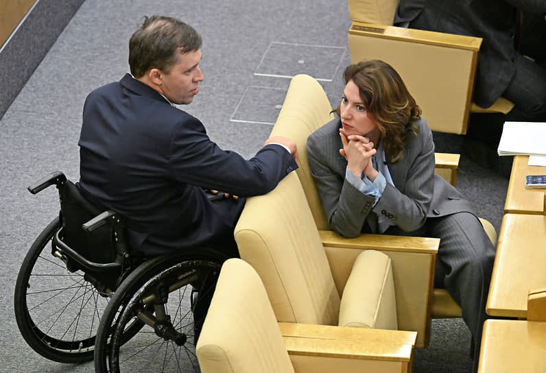 Депутаты Михаил Терентьев и Ирина Панькина