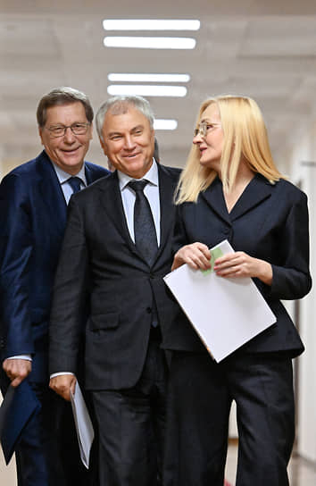 Слева направо: первый зампред Госдумы Александр Жуков, председатель Госдумы Вячеслав Володин и его заместитель Ирина Яровая