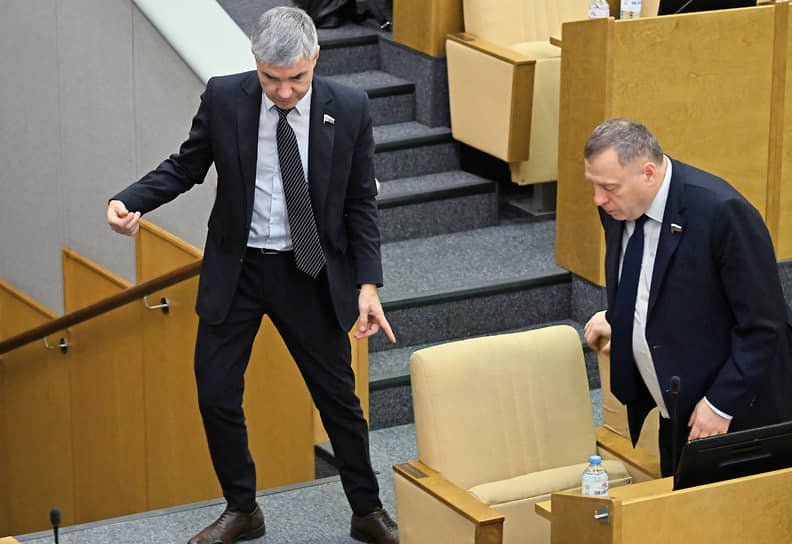 Депутаты Евгений Ревенко (слева) и Юрий Швыткин