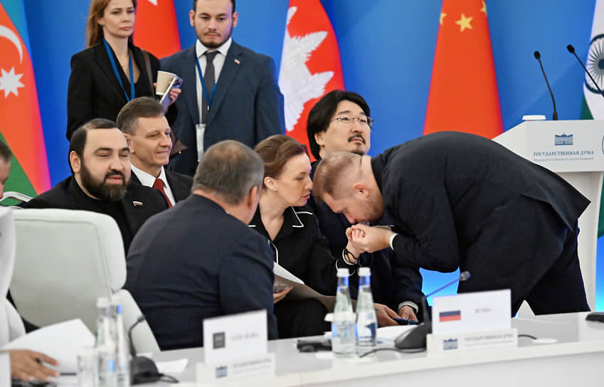 Слева направо: депутаты Бийсултан Хамзаев, Владимир Сипягин, Анна Кузнецова, Бадма Башанкаев и Борис Чернышов