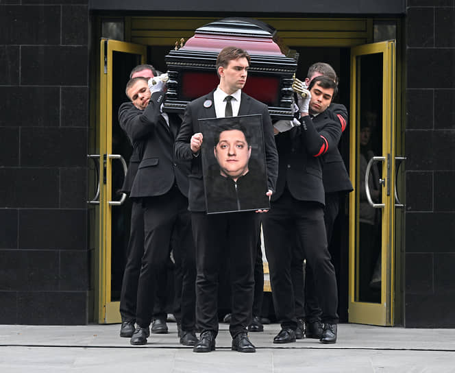 Церемония прощания с Романом Поповым