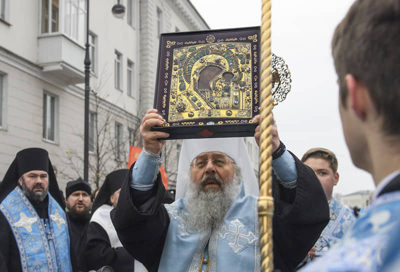 Митрополит Казанский и Татарстанский Кирилл во время крестного хода