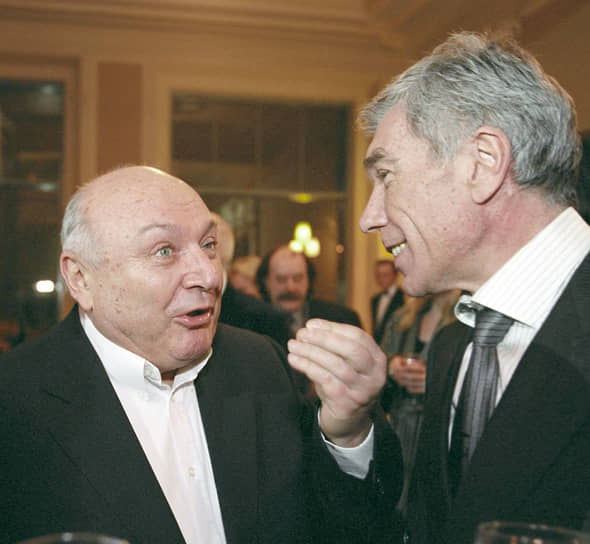 В 2003 году Николаев перешел на телеканал «Россия», где вел программу о российском образовании «Большая перемена», шоу «Танцы на льду» и «Танцы со звездами»На фото: с писателем-сатириком Михаилом Жванецким, 2003 год