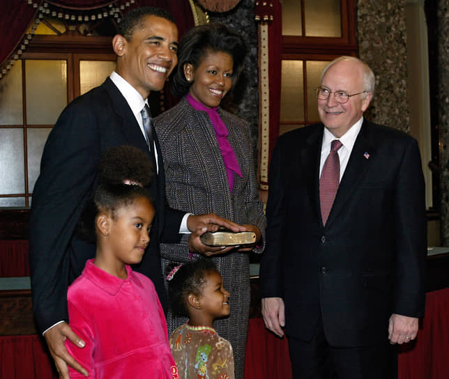 С кандидатом в президенты США Бараком Обамой и его женой Мишель в 2008 году