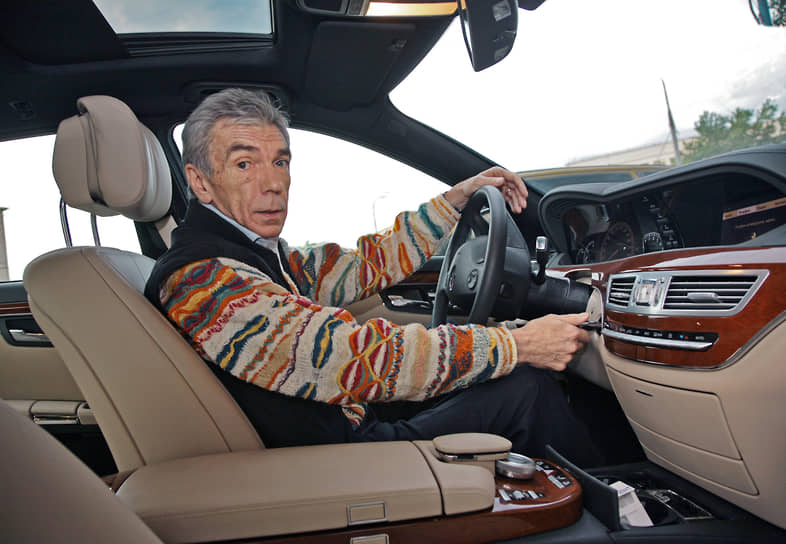 В 2024 году вышла автобиографическая книга телеведущего «Здесь все по-честному»