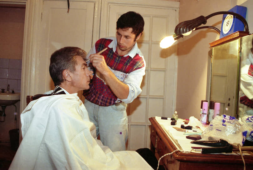 С 2013 по 2014 год он вел передачу «В наше время». С 2017 по 2021 год был ведущим программы «Честное слово с Юрием Николаевым»