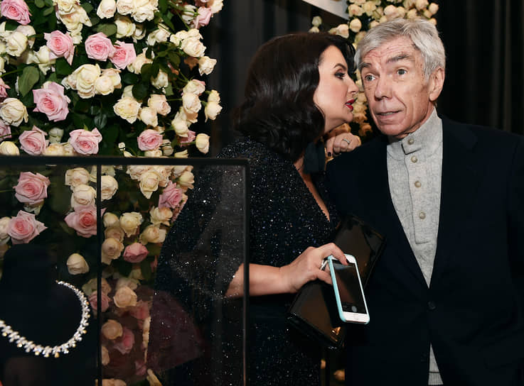 Юрий Николаев награжден орденами Дружбы (2007) и Почета (2014). Отмечен благодарностью и почетной грамотой президента РФ. Удостоен премии правительства РФ в области культуры 2018 года&lt;br>
На фото: с актрисой Екатериной Стриженовой, 2017 год