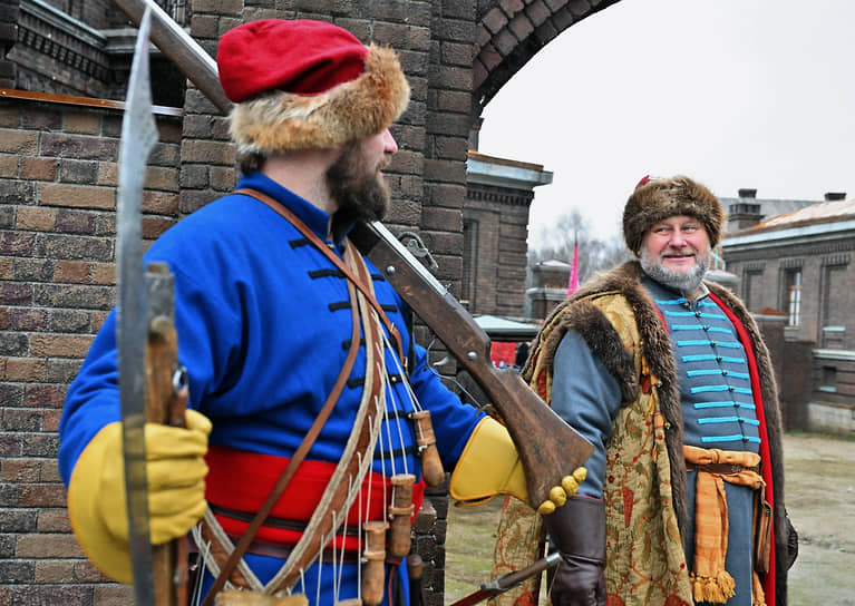 Участники исторической реконструкции Смутного времени на территории кинопарка «Москино» 