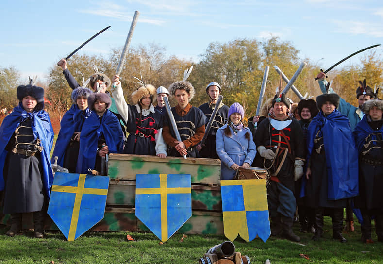 Участники исторической реконструкции, посвященной событиям Смутного времени