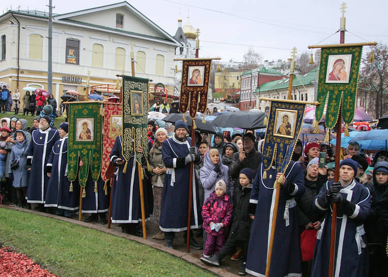 Участники митинга, посвященного Дню народного единства
