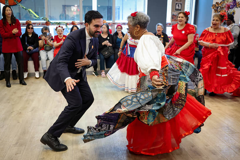 Зохран Мамдани в доме престарелых во время предвыборной кампании