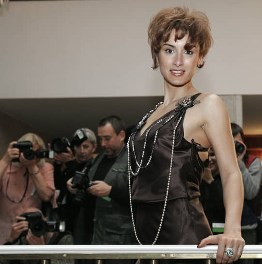 «Развиваться, не завидовать и по-философски относиться ко всему — три задачи современной женщины»
&lt;BR>На фото: на церемонии вручения премии ТЭФИ, 2005 год