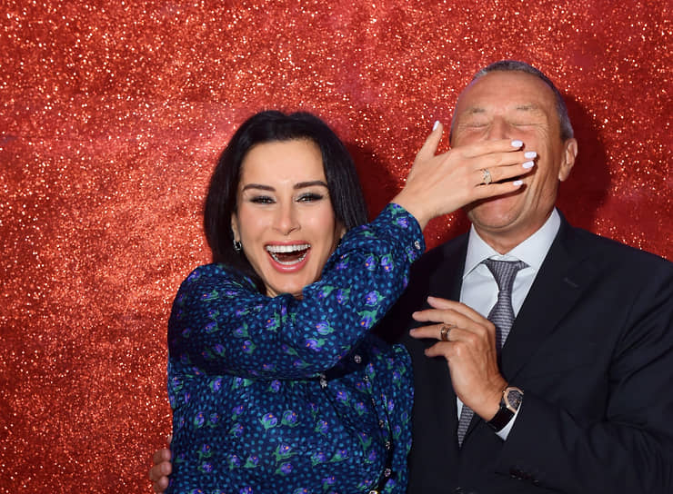 Телеведущая Тина Канделаки и генеральный директор Bvlgari Жан-Кристоф Бабен на приеме в честь открытия выставки «Bvlgari. Очарование женственности. Великолепие римских драгоценностей», 2018 год