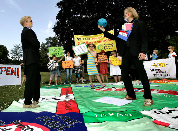«Монополию» используют в протестных акциях, создавая «Геттополию» и «ВТОполию»