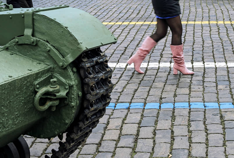 Выставка «Город живых историй», посвященная 84-й годовщине военного парада 1941 года на Красной площади в Москве