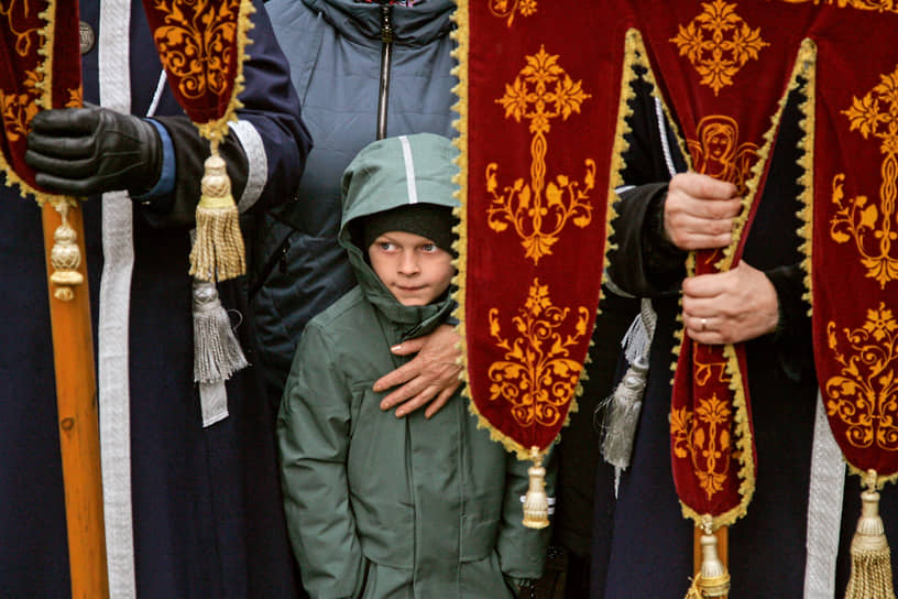Торжественный митинг у памятника гражданину Минину и князю Пожарскому на площади Народного Единства в Нижнем Новгороде