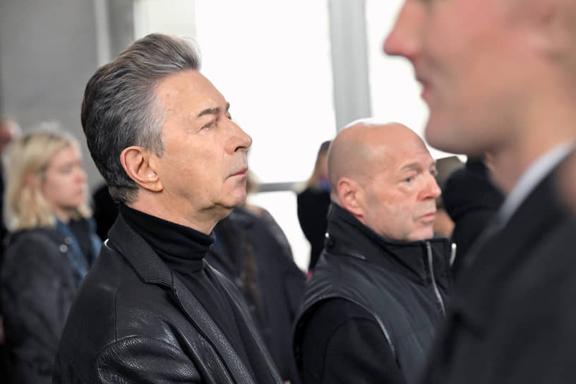 Певец Валерий Сюткин (слева)