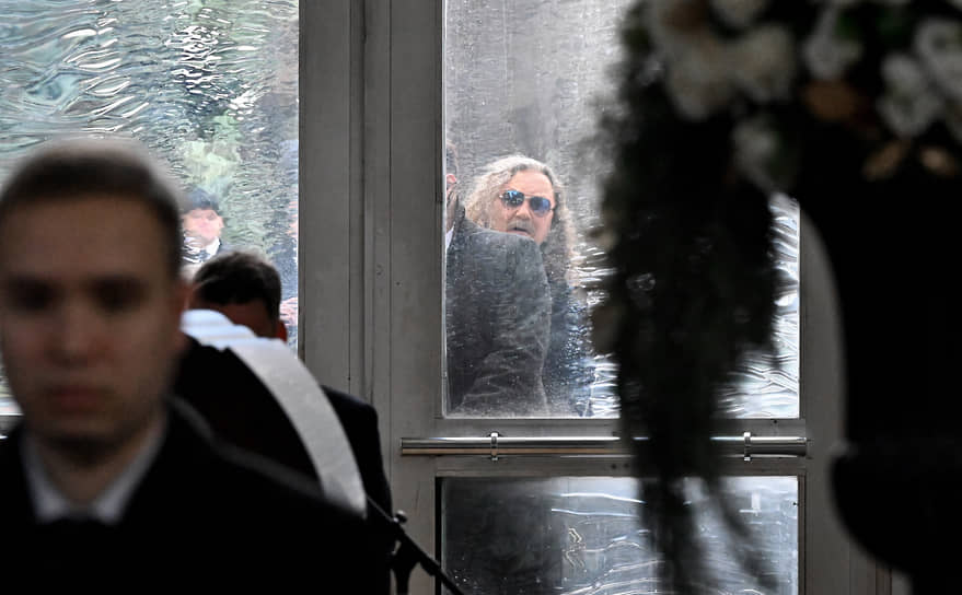 Композитор, певец Игорь Николаев