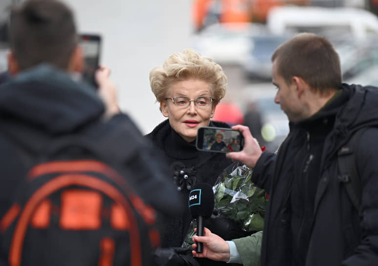 Телеведущая Елена Малышева