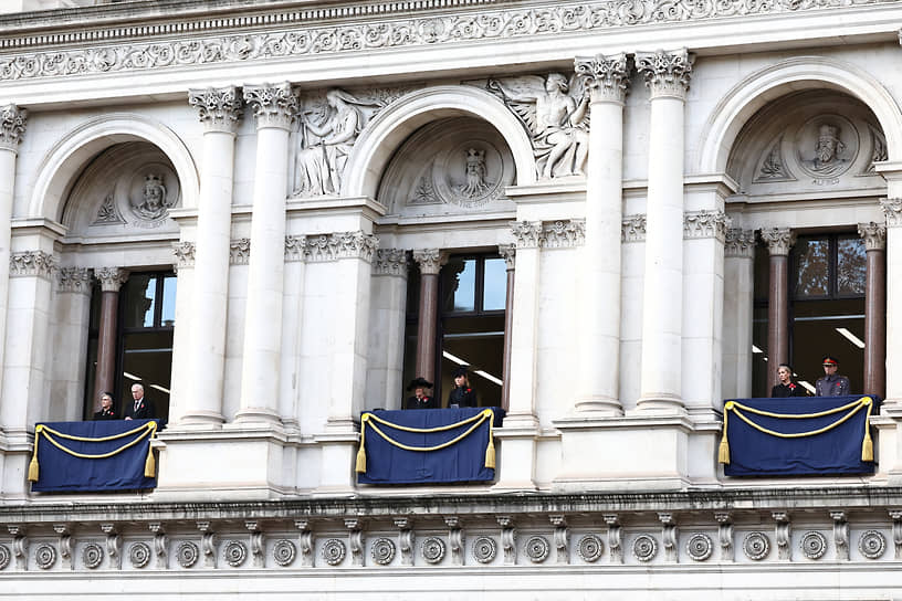 Слева направо: герцогиня Биргитта Глостерская, принц Ричард герцог Глостерский, королева Камилла, принцесса Кэтрин Уэльская, герцогиня Софи Эдинбургская, принц Эдвард герцог Кентский, на церемонии поминовения на Уайтхолле, 9 ноября