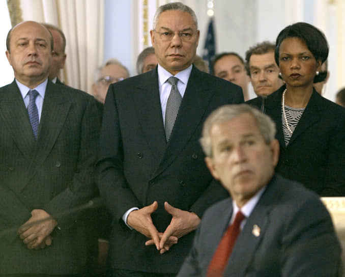 Слева направо: министр иностранных дел России Игорь Иванов, госсекретарь США Коллин Пауэлл, президент США Джордж Буш  и советник президента США по национальной безопасности Кондолиза Райс на неформальном саммите глав государств СНГ в Санкт-Петербурге, 2003 год