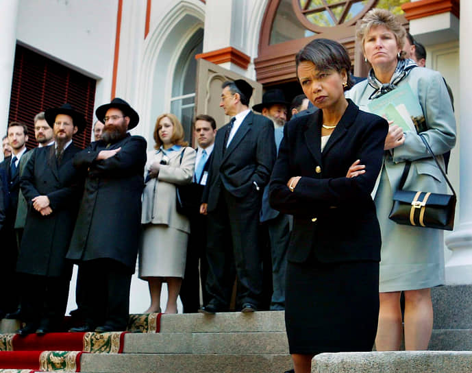 В 2001 году Райс стала первой в истории США женщиной, занявшей пост советника президента по национальной безопасности&lt;br>
На фото: во время визита в Санкт-Петербург в 2002 году