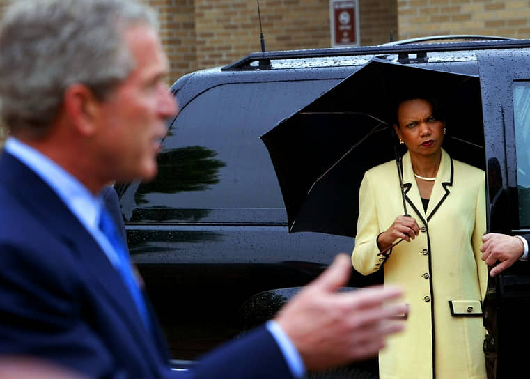 За свою жесткую внешнеполитическую позицию и поддержку военных операций США за рубежом получила прозвище «принцесса-воин» (англ. Warrior Princess, название отсылало к сериалу «Зена — королева воинов», который в оригинале назывался «Xena: Warrior Princess»), &lt;br>
На фото: с президентом США Джорджем Бушем-мл. на мероприятии в Техасе, 2004 год