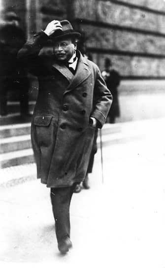 Политик-центрист Маттиас Эрцбергер — фигура, которую германский политический истеблишмент выдвинул на роль руководителя комиссии по подготовке перемирия. Немецкие правые так и не простили ему этого