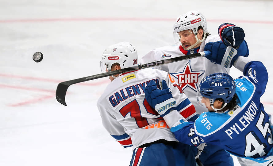 Матч КХЛ между командами «Динамо» (Москва) и «СКА» (Санкт-Петербург) 