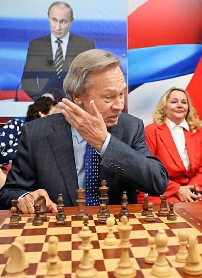 Сенатор Совета Федерации Алексей Пушков на открытом Кубке профсоюза Госдумы по шахматам 