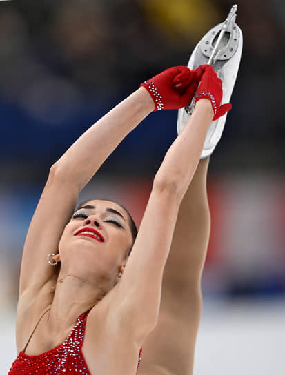 Фигуристка Аделия Петросян, действующая чемпионка России и победительница финала Гран-при прошлого сезона, завоевала золото