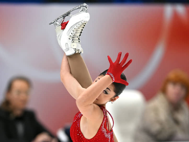 Фигуристка Аделия Петросян