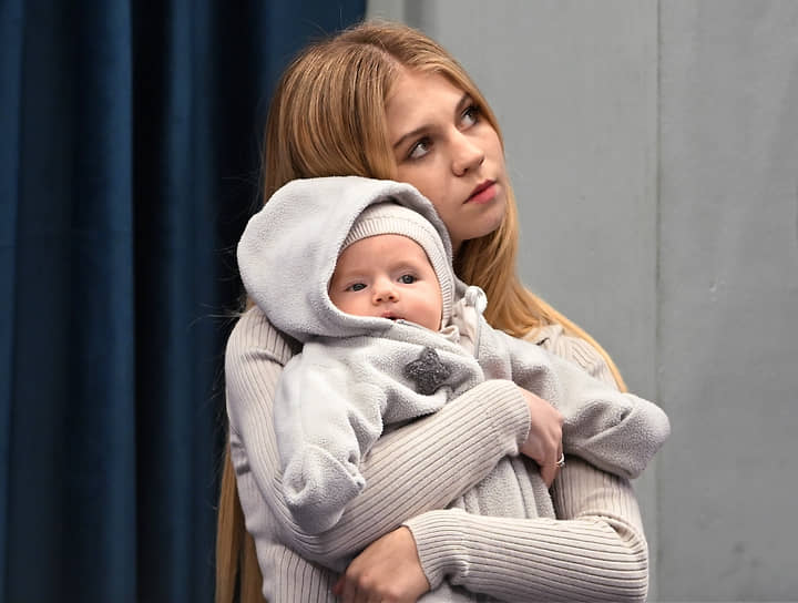 Фигуристка Александра Трусова с сыном Михаилом