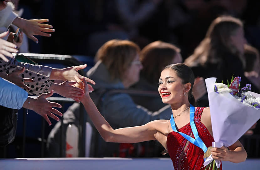 Фигуристка Аделия Петросян на вручении наград 