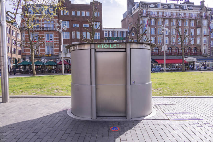 Выдвижной подземный туалет UriLift Combi в Амстердаме